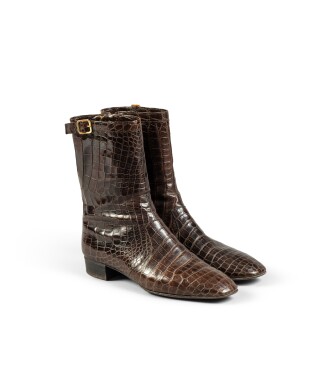 View 1 of Lot 252: Paire de bottines en crocodile porosus chocolat, Circa 1965