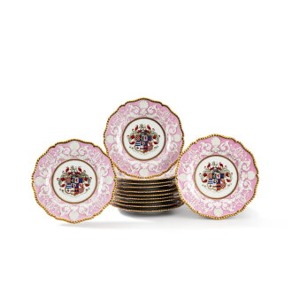 View 1 of Lot 1119: Douze assiettes armoriées en porcelaine de Worcester, Flight, Barr & Barr, vers 1825-1830