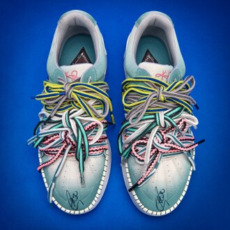 View 1 of Lot 47: Stephen Curry 2025-2026 Tunnel Worn Dual-Signed ANTA Kyrie Irving Lifestyle Hela Style Roots 'Ombre Blue'