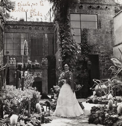 Catalog image of gisèle freund | frida kahlo in her garden of casa azul, mexico, 1948