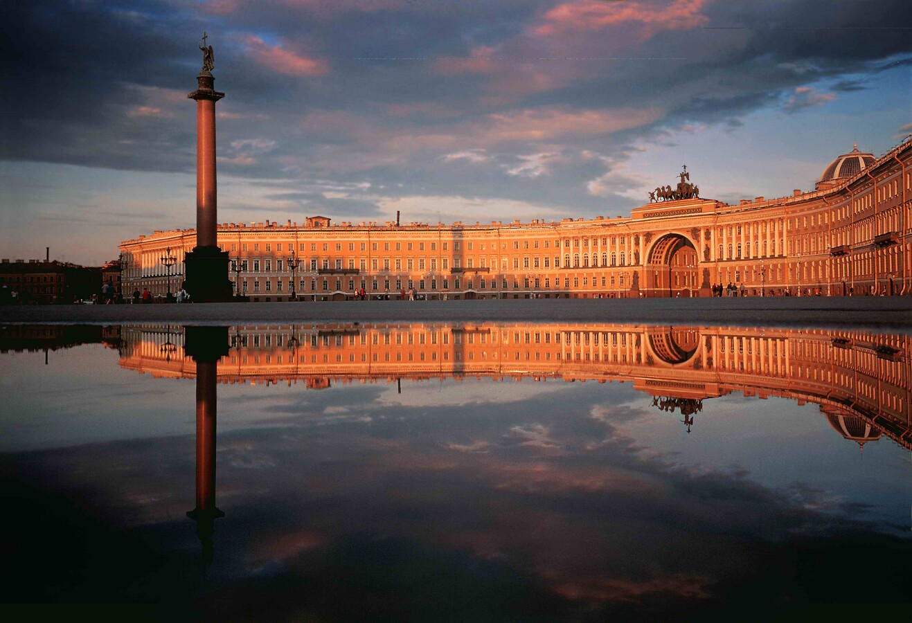 A view of the Dvortsovaya Square and the General Staff Building