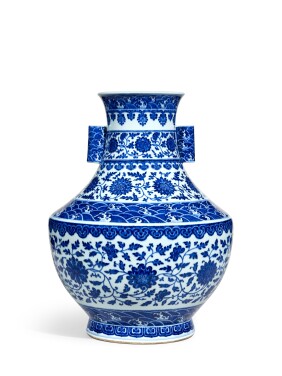 View 1 of Lot 1044: A fine and large blue and white 'lotus' handled vase, hu, Seal mark and period of Qianlong | 清乾隆　青花纏枝番蓮紋貫耳壺　《大清乾隆年製》款