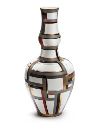 Catalog image of A large (KPM) Berlin double gourd vase, 1926