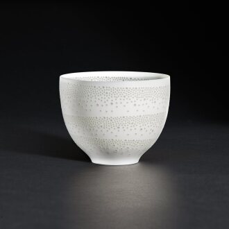 View 1 of Lot 617: Niisato Akio (b. 1977), A white luminescent bowl 新裡明士 （1977年生） 白瓷氣泡紋盌