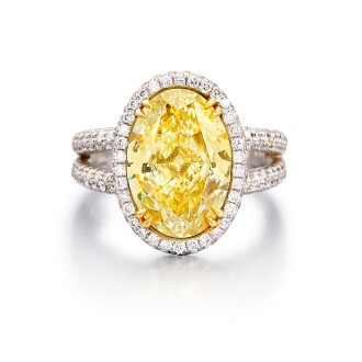View 1 of Lot 331: Fancy Intense Yellow Diamond and Diamond Ring | 6.20克拉 濃彩黃色鑽石 配 鑽石 戒指