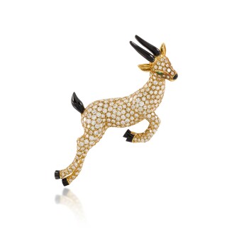 View 1 of Lot 1707: Onyx, Emerald and Diamond Brooch | 梵克雅寶 | 縞瑪瑙 配 祖母綠 及 鑽石 胸針