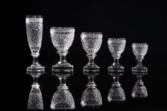View 1 of Lot 1211: Partie de service en verre taillé, XIXe ou début du XXe siècle