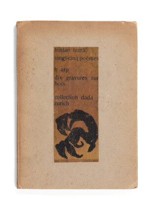 Catalog image of Vingt-cinq poèmes, 1918. Broché, sur alfa. Bois de Arp. Envoi de Tzara au catal…