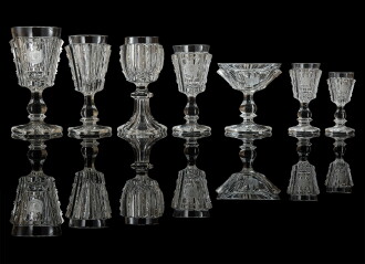 View 1 of Lot 581: Partie de service de verres, probablement Manufacture Impériale de verres ou ateliers de cristal de Gus, St Petersbourg, milieu-fin XIXe siècle