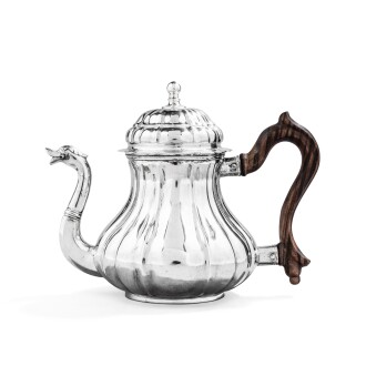View 1 of Lot 401: Théière en argent, Dresde, vers 1750, maître-orfèvre MS
