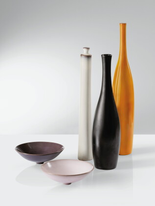 Catalog image of ensemble de trois vases et deux coupes