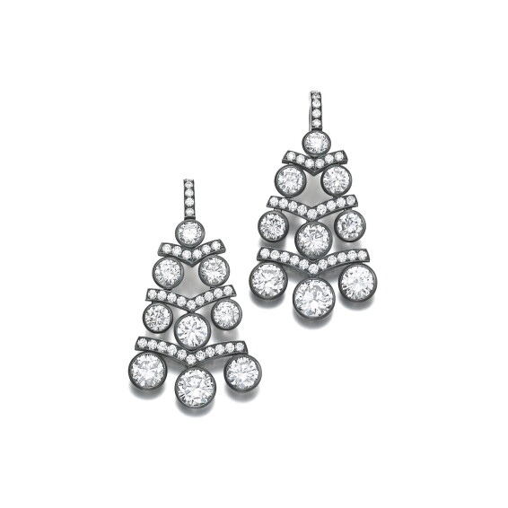 Pair of diamond earrings, Hemmerle