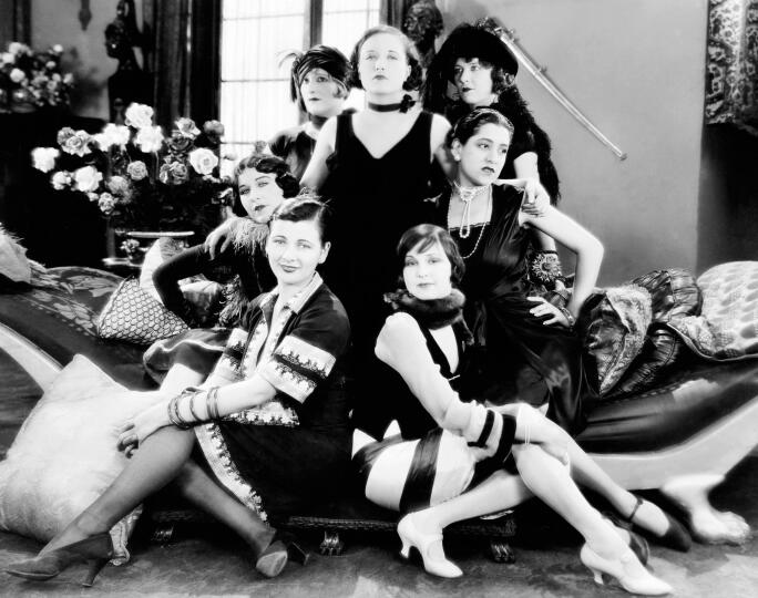 Roaring twenties fashion and hairstyles