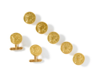 Catalog image of Salvador Dali pour Piaget | Boutons de manchette et boutons or | Gold cufflinks…