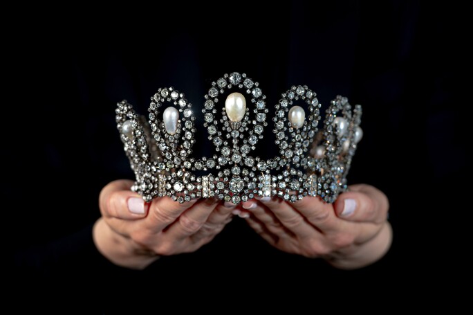 Tiaras: A History of Elegance | Jewelry ... Tiaras: A History of Elegance | Jewelry ...