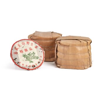 View 1 of Lot 352: 2001年 綠大樹青餅(103批次) 2001 Ludashu Tea - Batch #103 (14 PC)