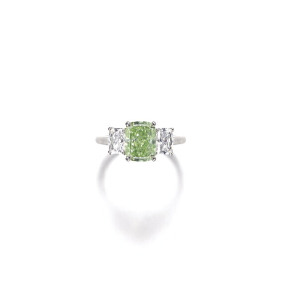 Fine fancy vivid yellowish green diamond ring, Carvin French