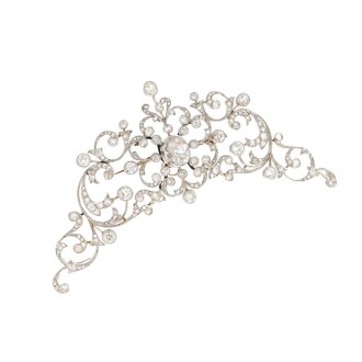 View 1 of Lot 13: Confalonieri, Diamond Tiara/devant de corsage (Confalonieri, Devant de corsage/Tiara in diamanti)