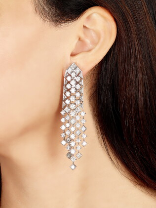 Catalog image of graff | 'snowfall' diamond pendent earrings | 格拉夫 | 'snowfall' 鑽石吊耳環一對 ( 鑽石共重約2…