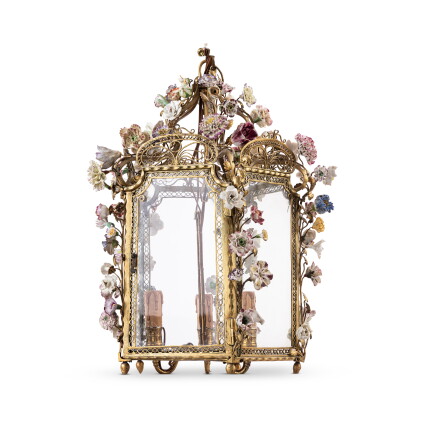 Catalog image of Lanterne en bronze doré et porcelaine de style Louis XVI la porcelaine XVIIIe s…