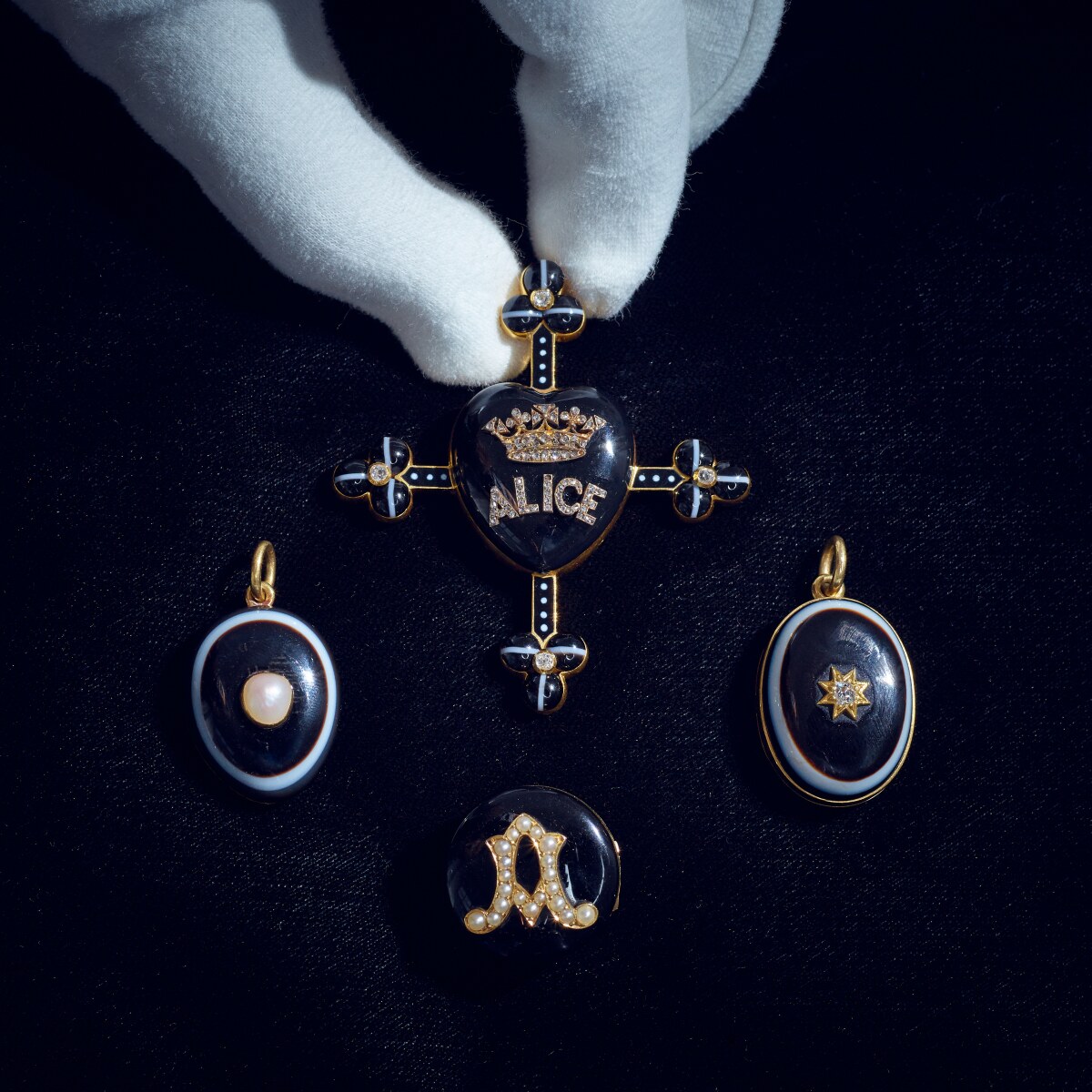 pix Countess Mountbatten Auction storied jewels from the collection of