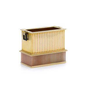 View 1 of Lot 421: Boite à cigarettes en or et quartz, par Cartier New York, vers 1960