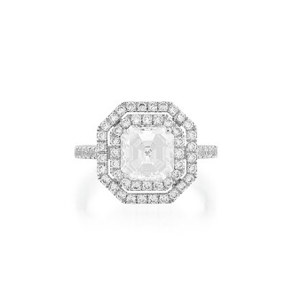 View 1 of Lot 153: Bague diamants | Diamond ring