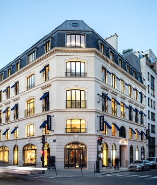 View 2 of Auction: Modern & Contemporary Discoveries