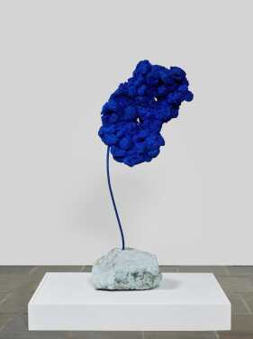 View 1 of Lot 116: Sculpture éponge bleue sans titre (SE 167)