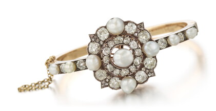 Catalog image of pearl and diamond bangle | 珍珠 配 鑽石 手鐲