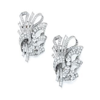View 1 of Lot 90: Paire de double clips diamants