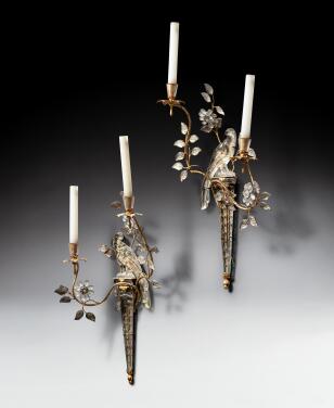 View 1 of Lot 336: Paire d’appliques Perroquets à deux lumières