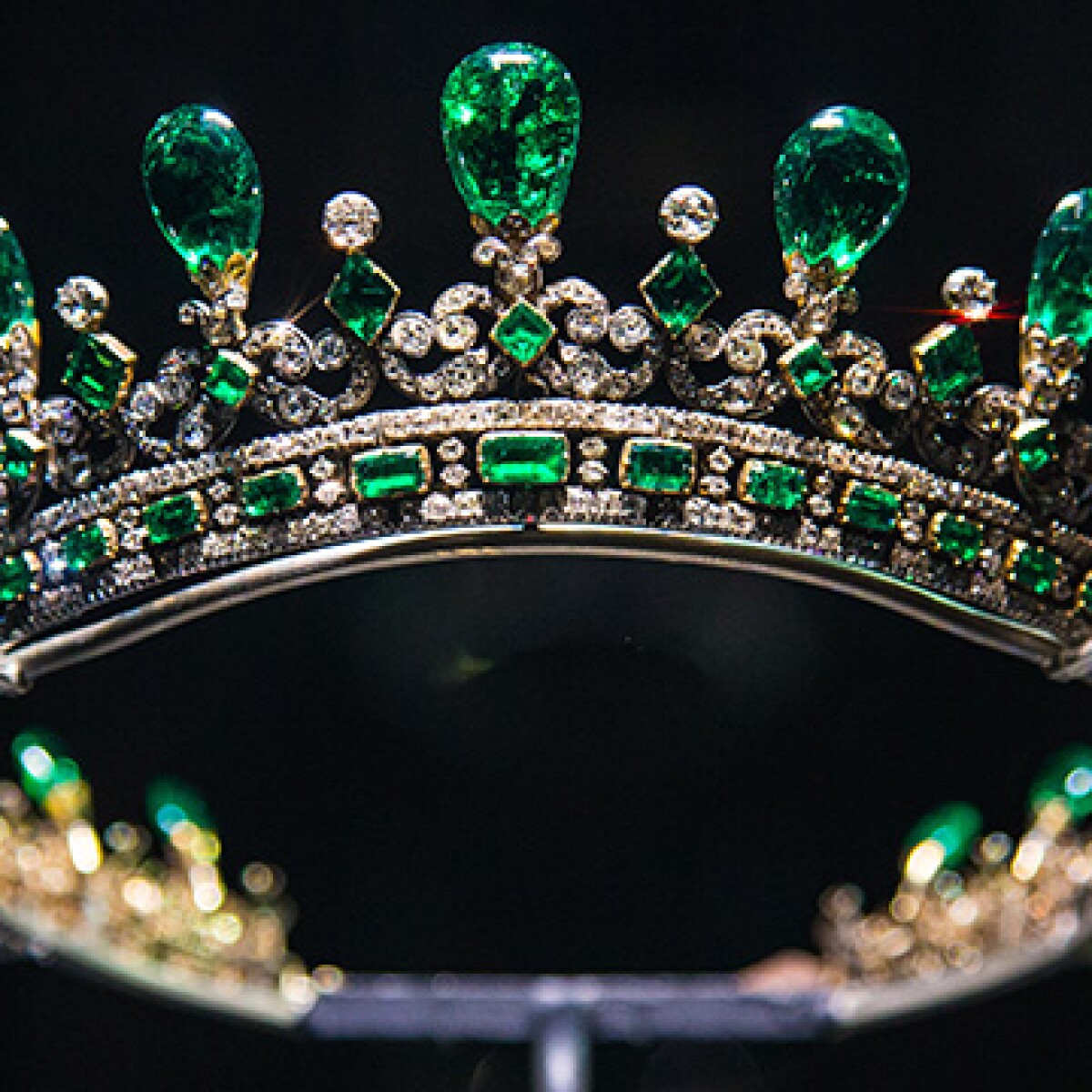 Queen Victoria’s Dazzling Jewels go on Display in London Jewelry