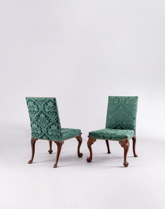 Catalog image of Important ensemble de douze chaises de salle à manger en noyer, d’époque George…