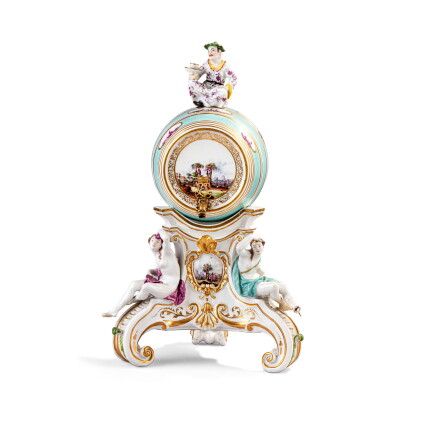 Catalog image of Tonneau à café à fond céladon en porcelaine de Meissen, vers 1738-1740