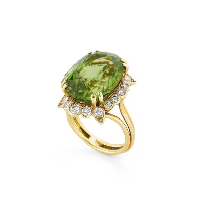 Catalog image of Bague péridot et diamants | Peridot and diamond ring
