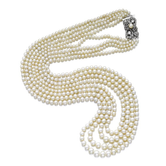 Natural pearl necklace