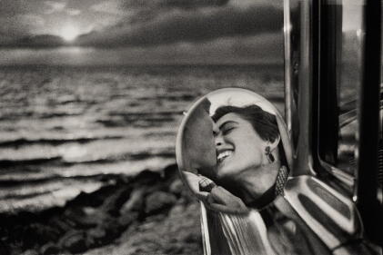 Catalog image of elliott erwitt | 'california kiss', santa monica, 1955