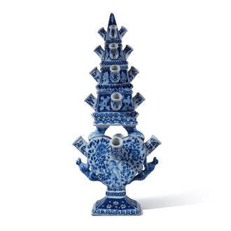 View 1 of Lot 1095: Tulipière en faïence bleu et blanche de Delft, fin du XIXe - début du XXe siècle