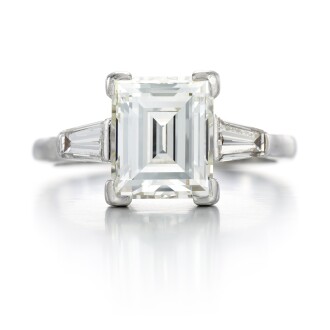 View 1 of Lot 293: Diamond ring, 1970s