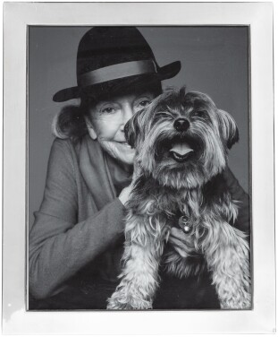 View 1 of Lot 200: Doris Brynner  avec sa chienne Canella 