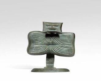 View 1 of Lot 165: Jeune femme en forme de fleur or Femme fleur or Figure printanière