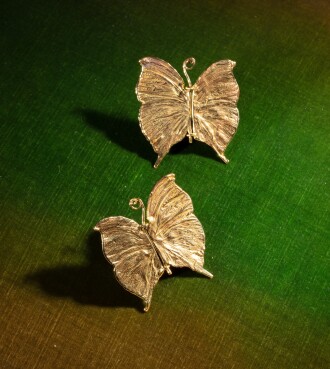 View 1 of Lot 41: Paire de boucles d'oreilles Papillon, grand modèle