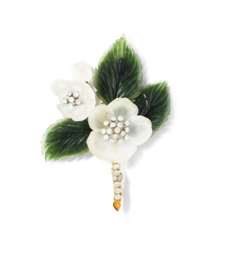 View 1 of Lot 63: Broche néphrite, cristal de roche, diamants | Nephrite, rock crystal and diamond brooch
