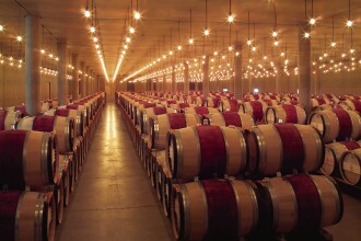 View 1 of Lot 9457: Pauillac de Château Latour 2015 (12 BT)