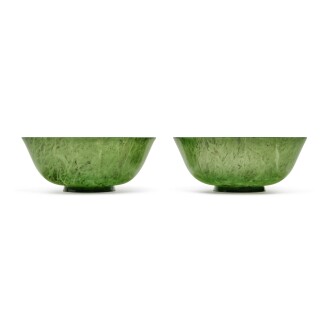 View 1 of Lot 650: A pair of spinach-green jade bowls, 19th / 20th century | 十九 / 二十世紀 碧玉盌一對