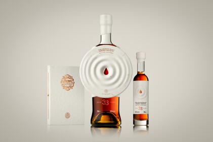View 1 of Lot 33: The Scotch Malt Whisky Society The Only Drop (1 BT 70cl, 1 BT 10cl)