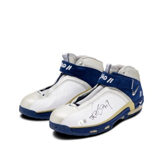 View 1 of Lot 165: Yao Ming Signed Nike Uptempo Max 3/4 Player Exclusive  | Size 18 