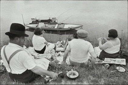 Catalog image of henri cartier-bresson | on the banks of the marne