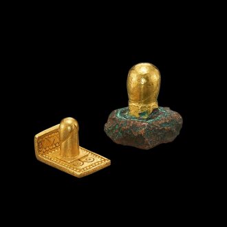 View 1 of Lot 1051: Two gold lingams Khmer, 7th-12th century | 高棉 七至十二世紀 金林伽一組兩件